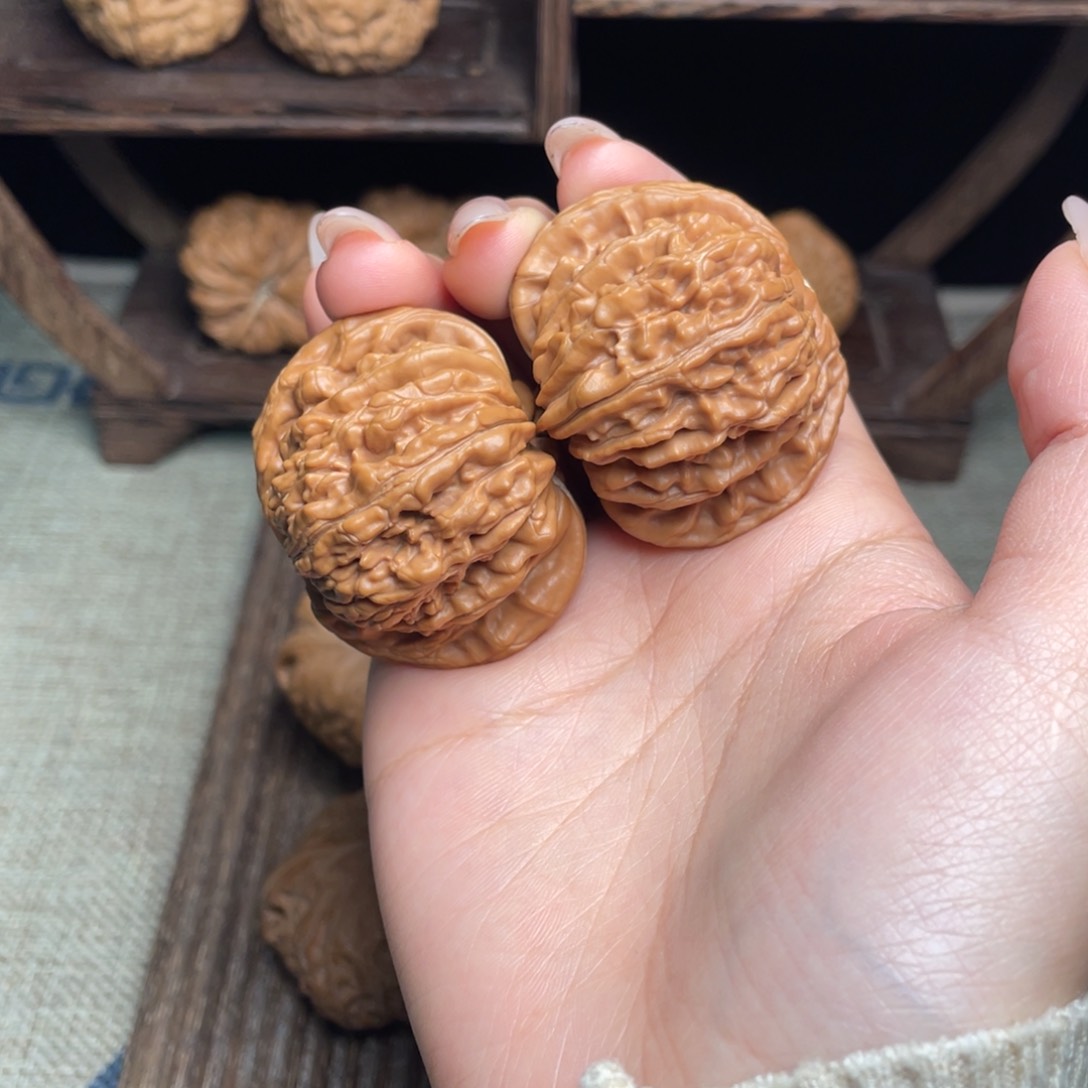 文玩核桃吊坠（****醒四座楼43全品