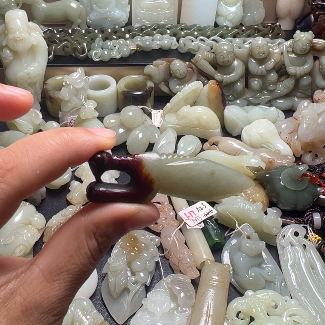 安***茶和田玉（糖玉）未镶嵌颈饰