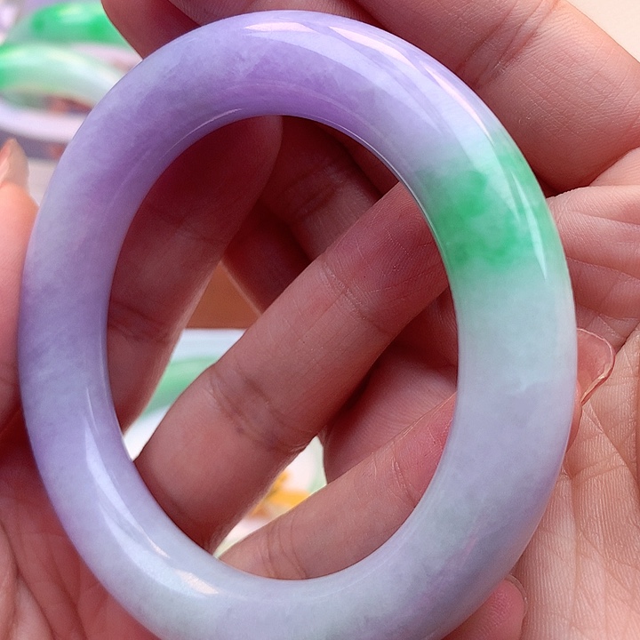 翡翠手镯未镶嵌翡翠