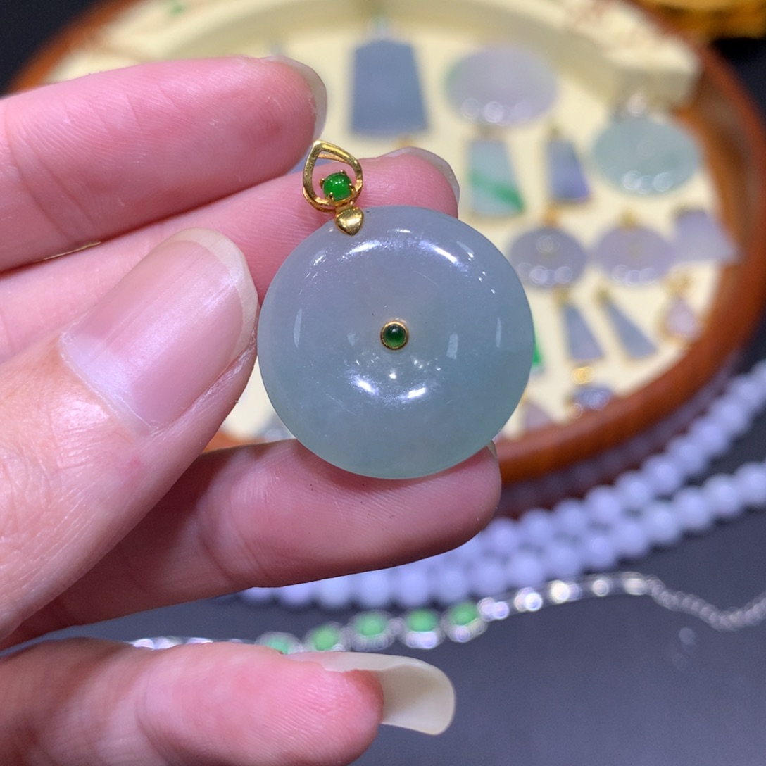 翡翠吊坠(不含链)18K金镶嵌