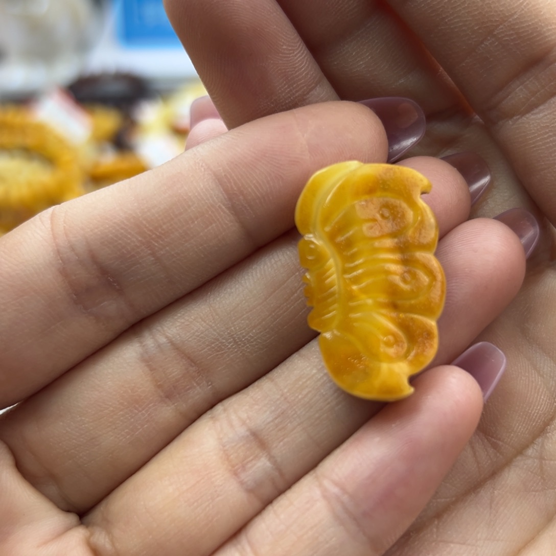 琥珀珠宝奇石未镶嵌