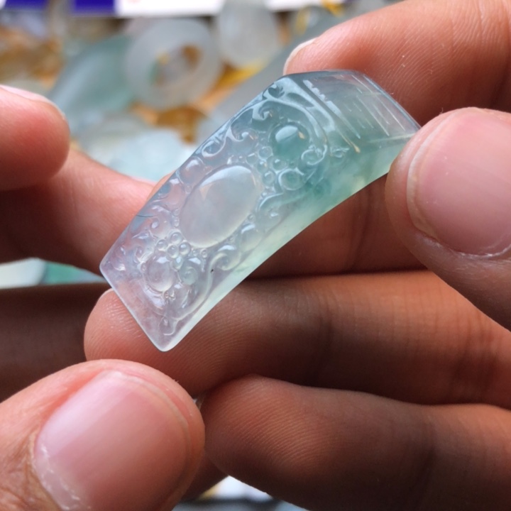 定制翡翠未镶嵌挂件