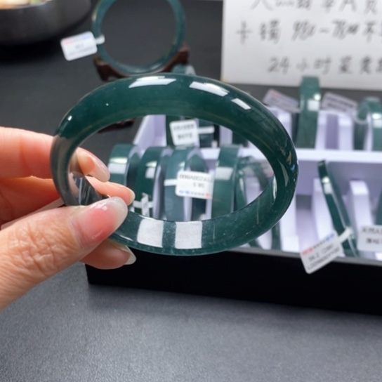 翡翠手镯未镶嵌58尺寸