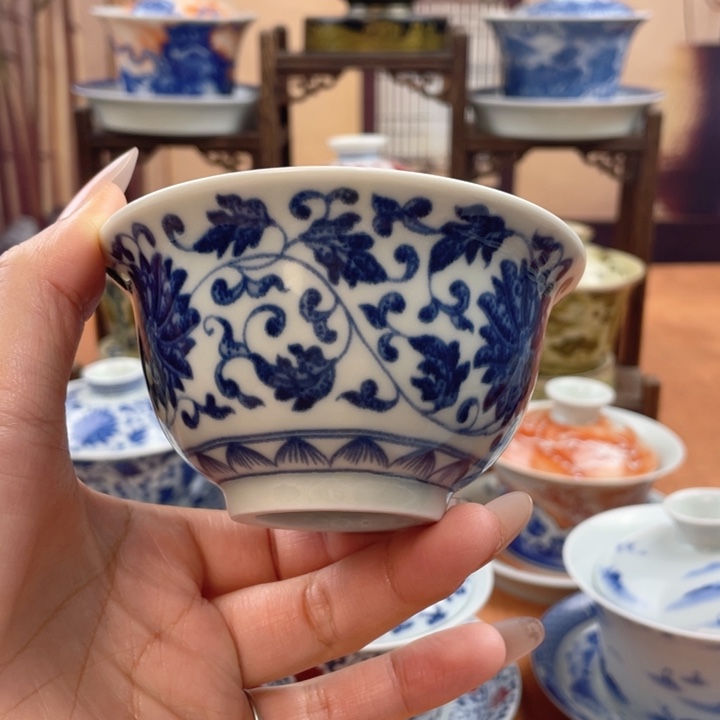 陶摆件缠枝莲压手杯