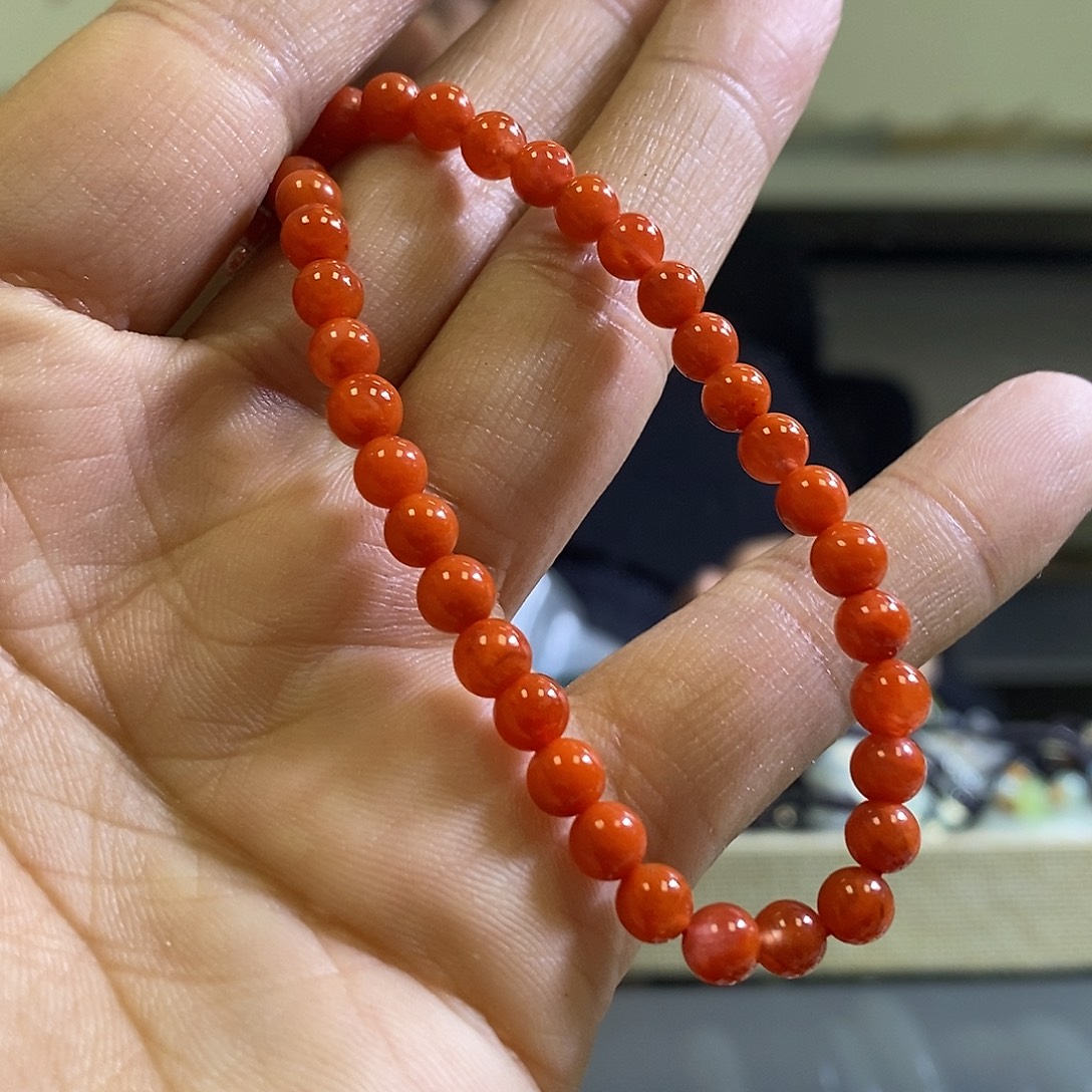 南红玛瑙未镶嵌手链一个