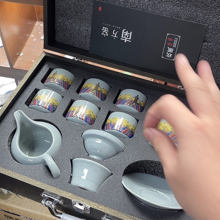 孤品茶具套装等。        