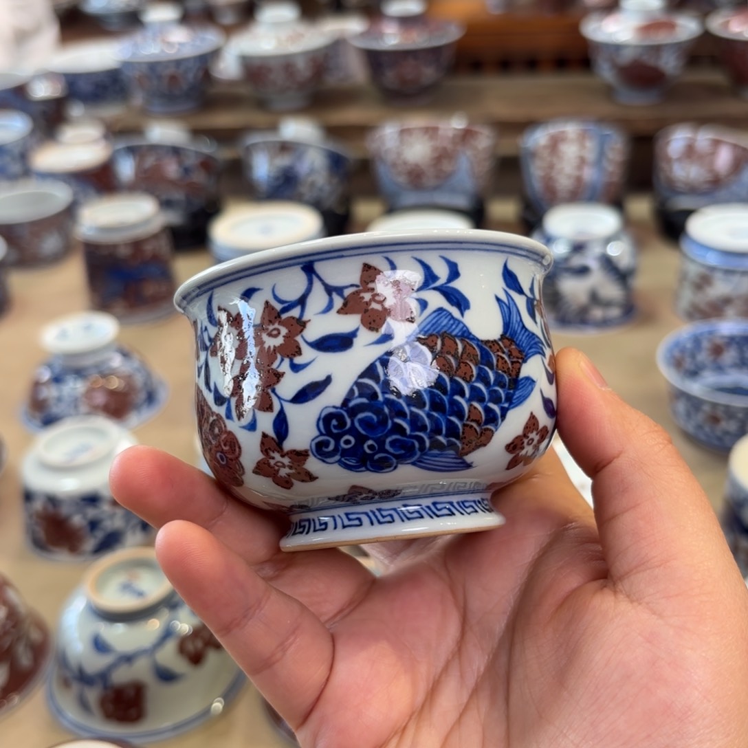 青花釉里红 兰寿鱼杯