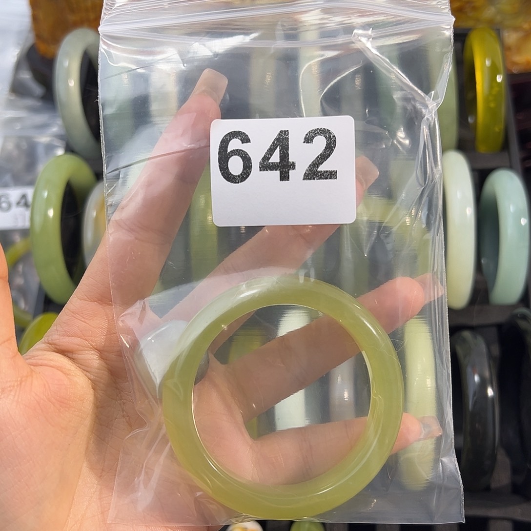 c****蛇纹石玉未镶嵌手镯