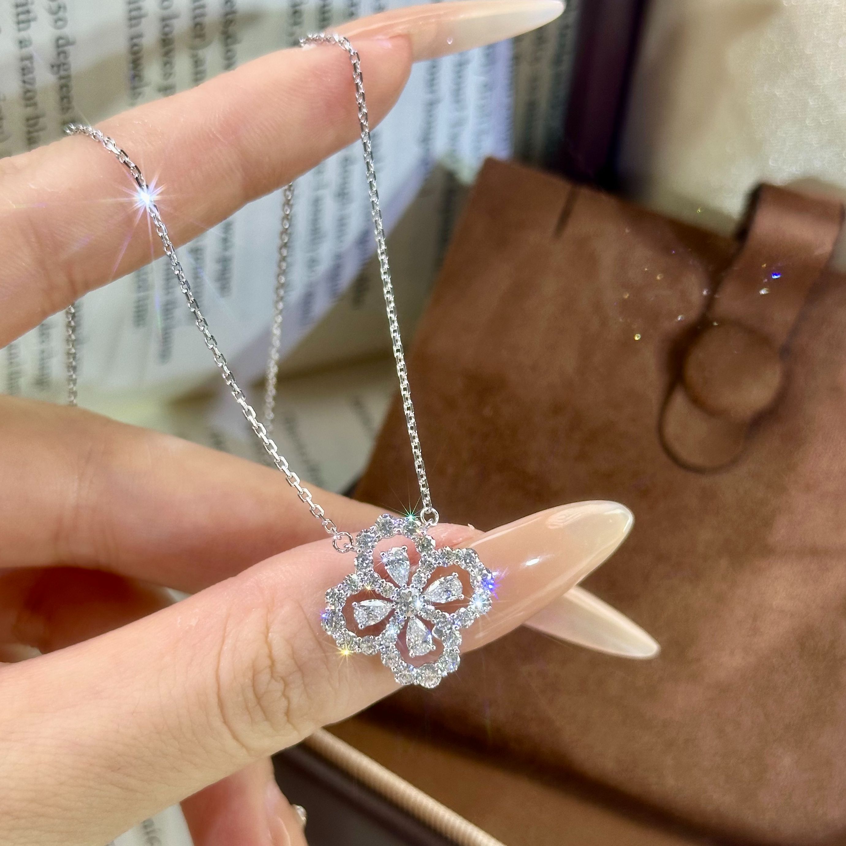 实验室培育钻石18K金培育钻石花套链