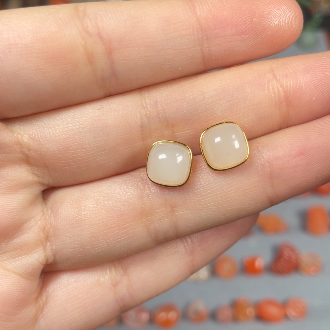 和田玉方糖耳钉未镶嵌