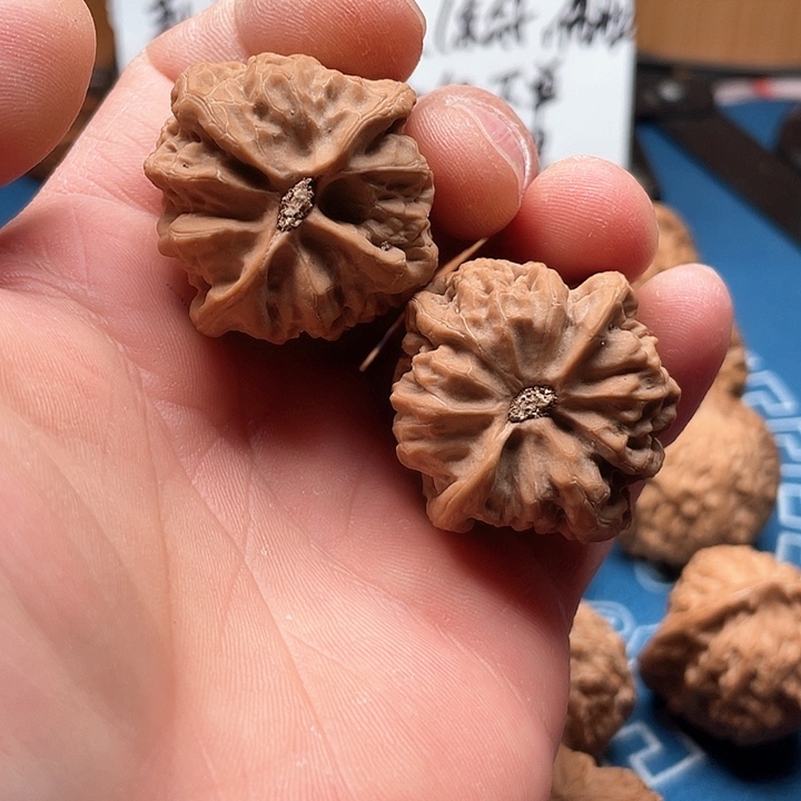 文玩核桃吊坠佛肚