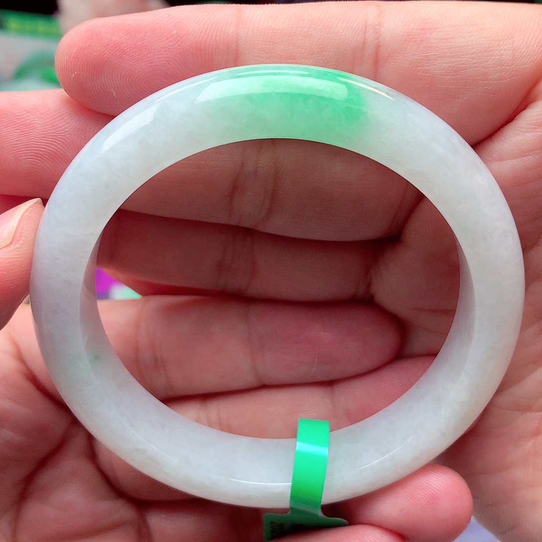 翡翠手镯未镶嵌缅甸翡翠