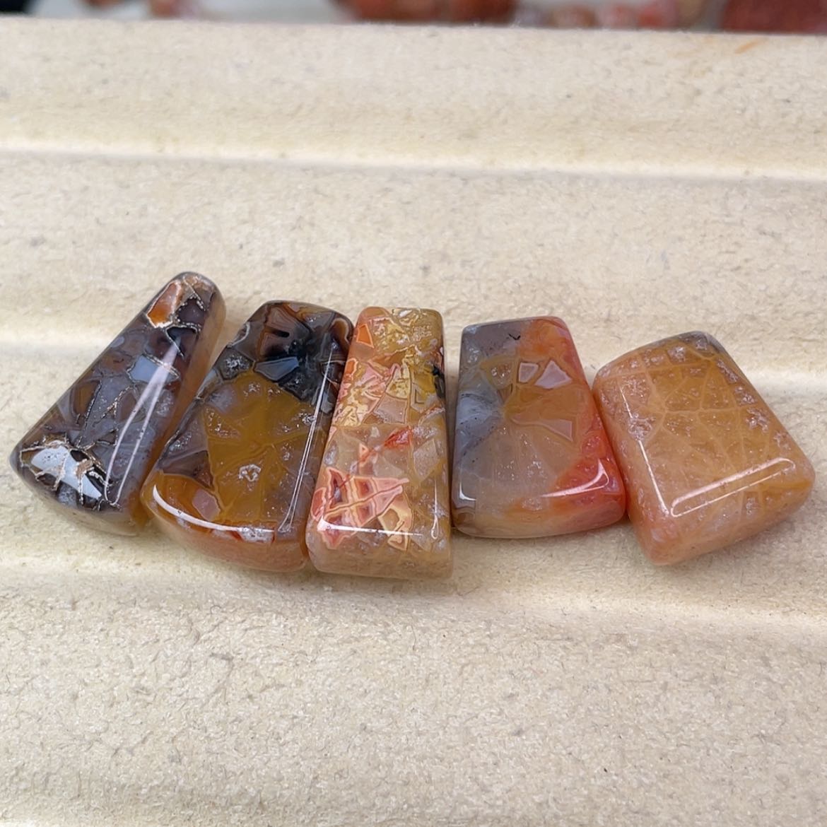 【闪购商品】未镶嵌吊坠(赠链)硅化玉