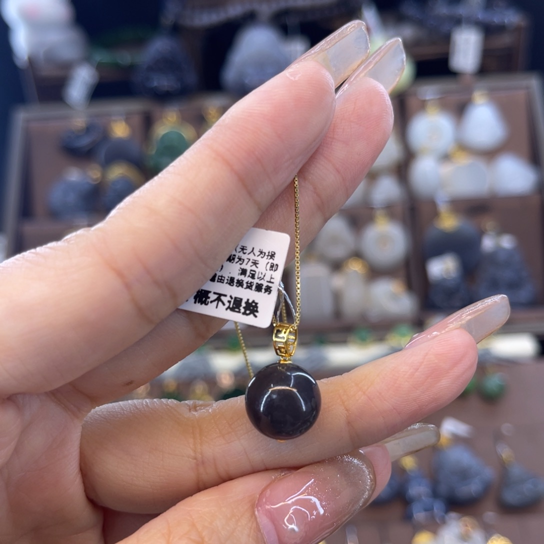 和田玉吊坠18K金镶嵌