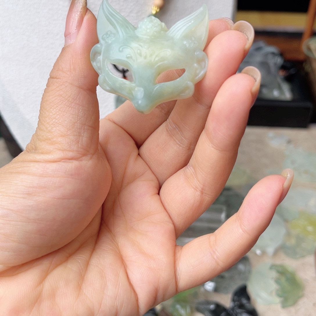 未镶嵌蛇纹石玉颈饰