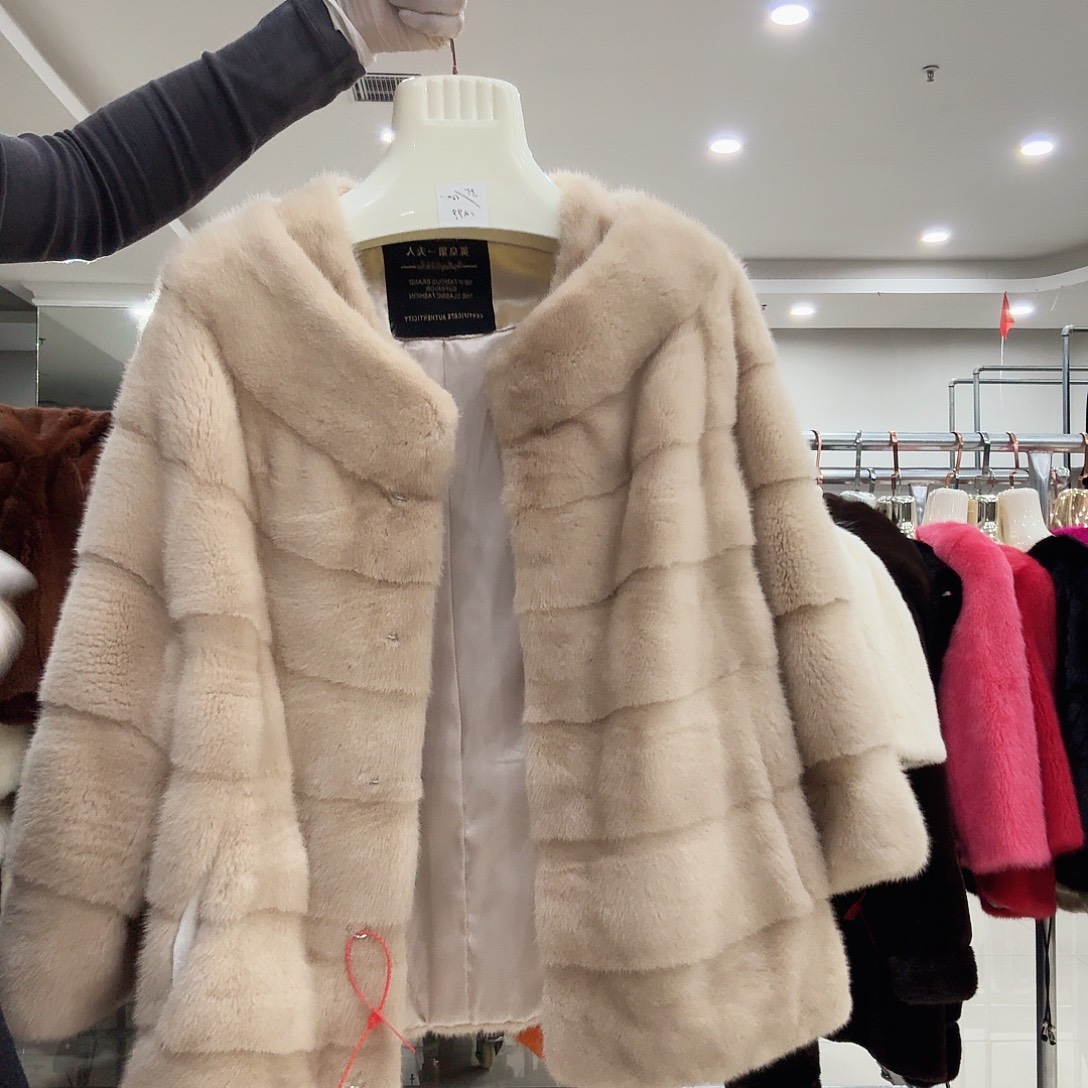 米黄圆领横排the0100