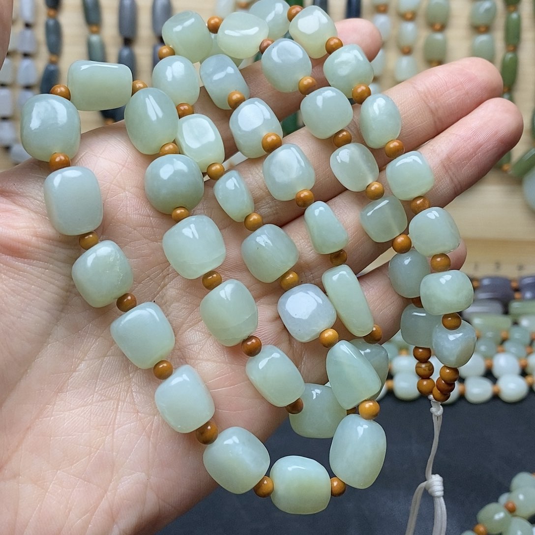 和田玉颈饰未镶嵌