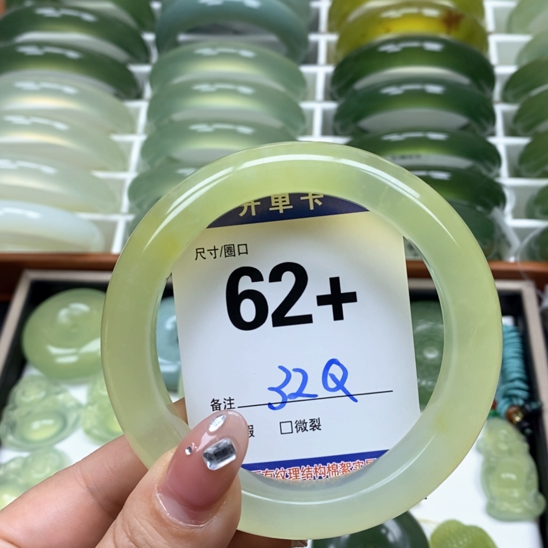 蛇纹石玉手镯未镶嵌是**啊