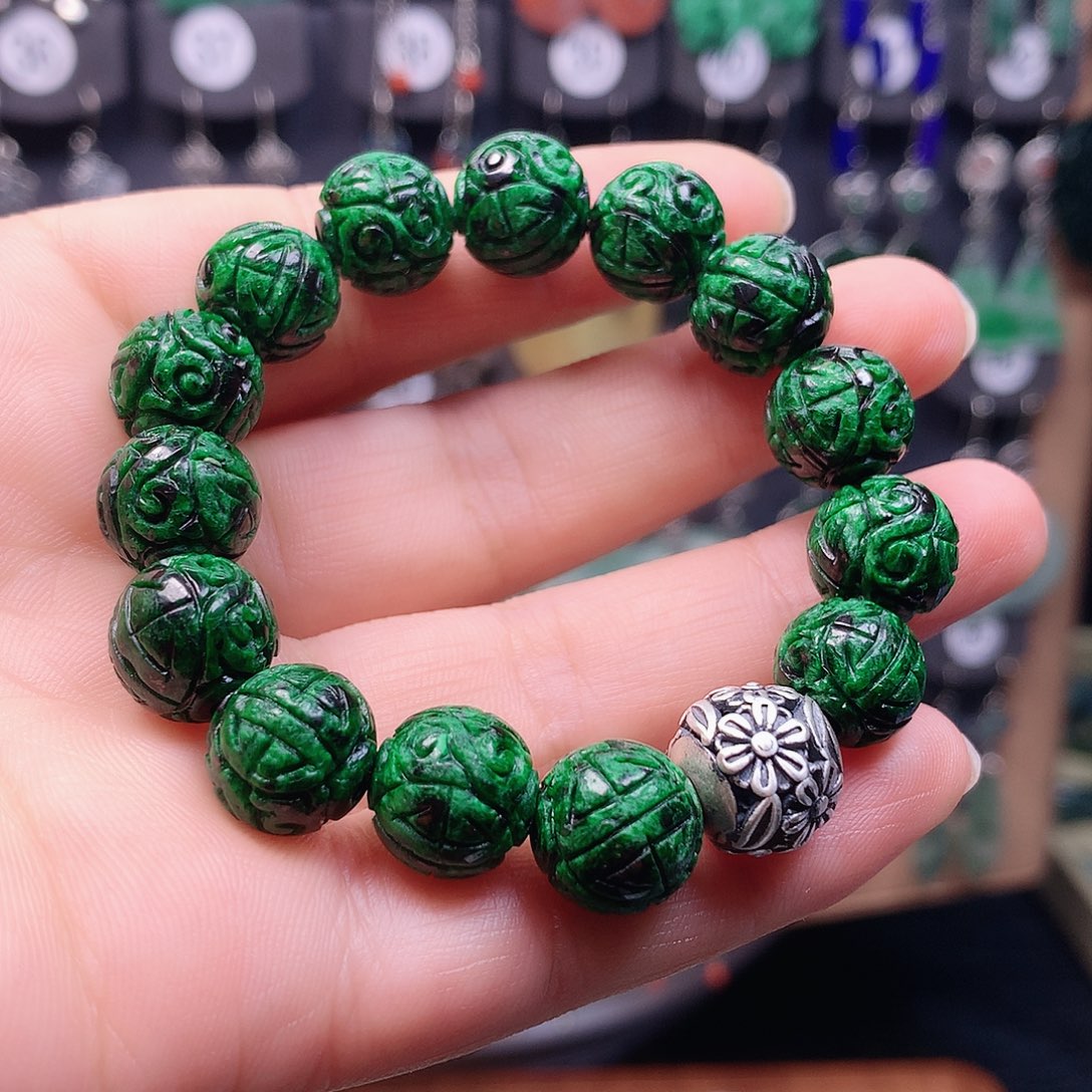 夭***夭未镶嵌手链翡翠精美