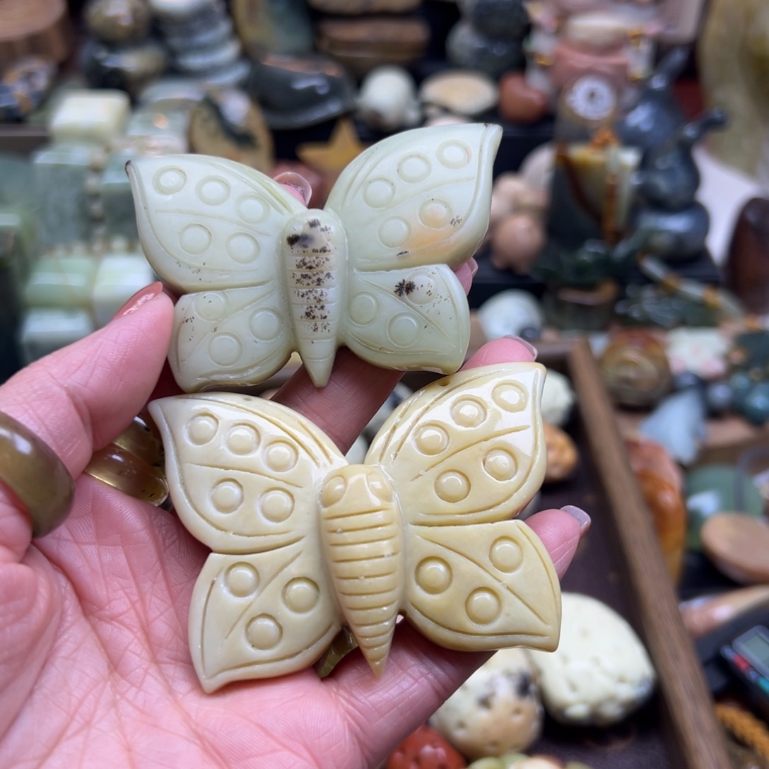 欢****岫玉未镶嵌颈饰辽阳料蝴蝶两个