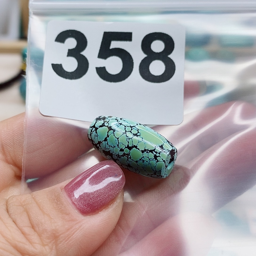 绿松石颈饰未镶嵌