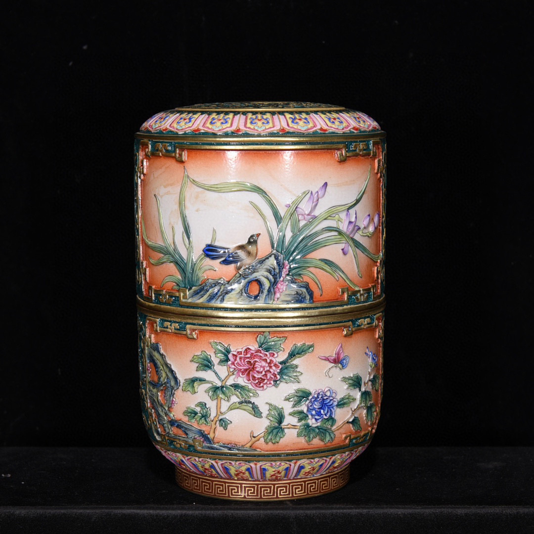 当代仿制 仿清乾隆粉彩浮雕描金四季花卉纹粉盒尺寸17.5*12厘米