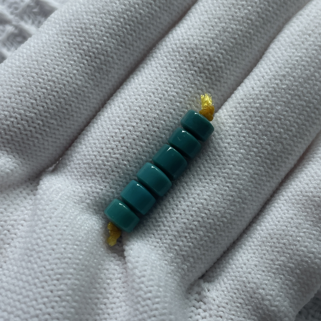 原矿绿松石隔片5.7尺寸