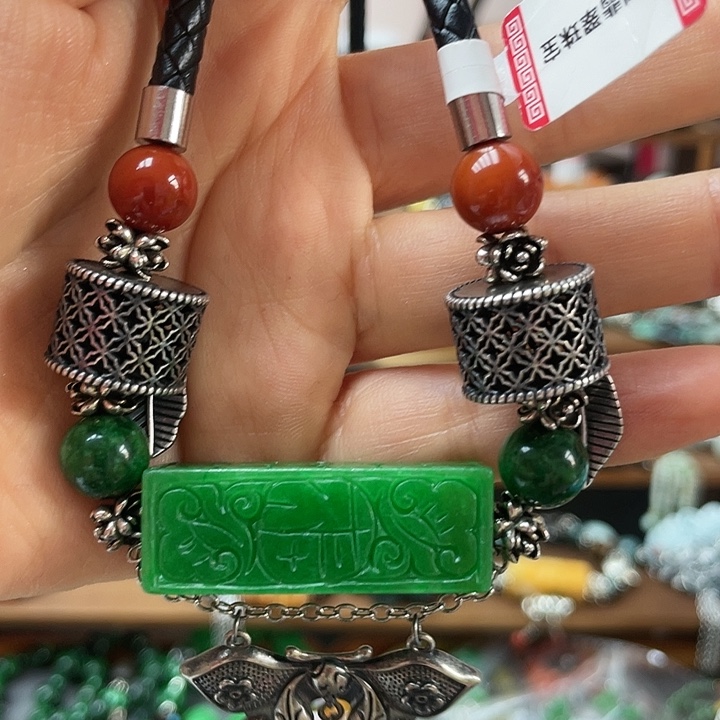 B***y翡翠未镶嵌颈饰饰品