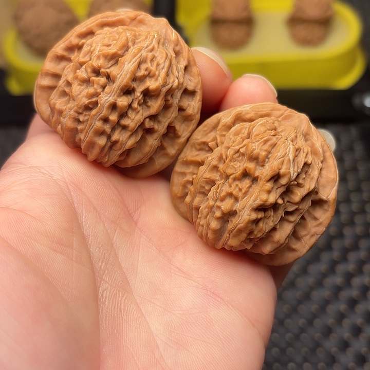 文玩核桃吊坠41山地红皮四座楼