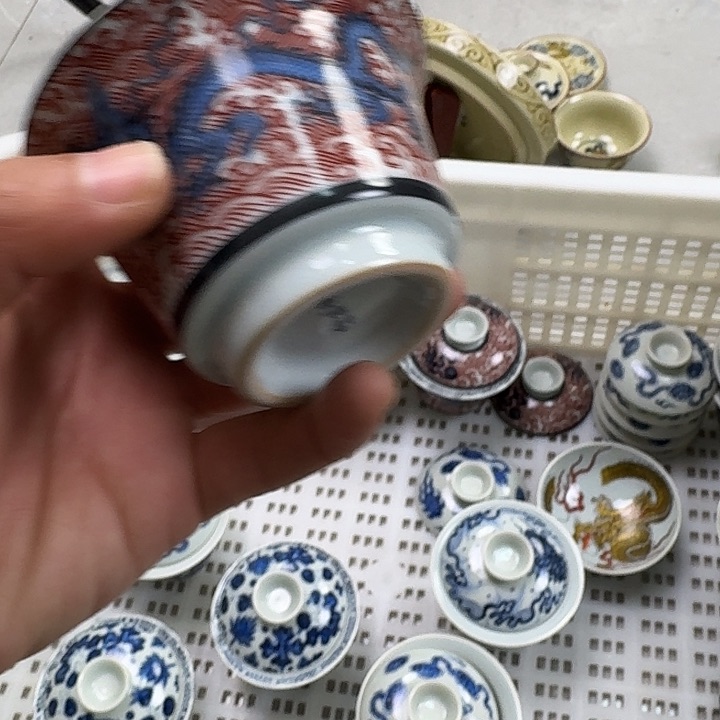 摆件釉里红海水龙两才盖碗