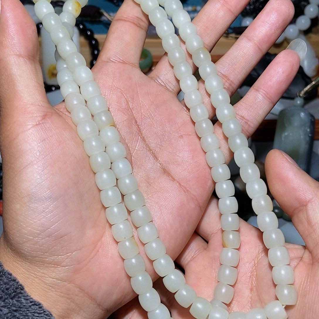 嘉***嘉和田玉未镶嵌颈饰