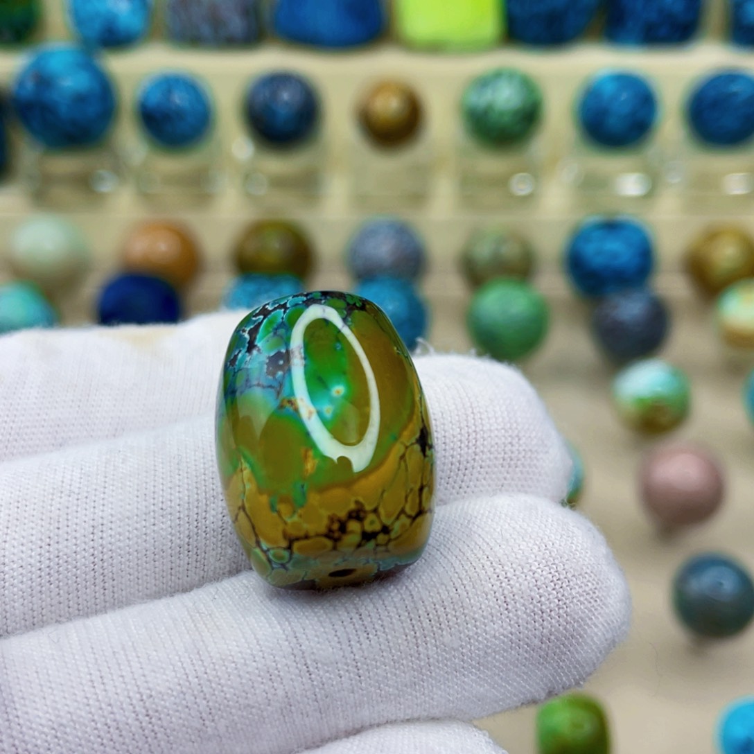 未镶嵌绿松石颈饰