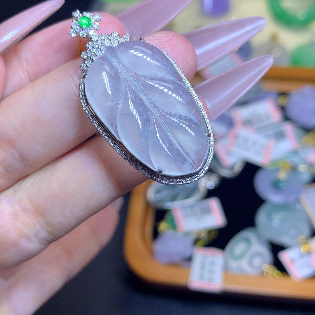 翡翠18K金镶嵌颈饰