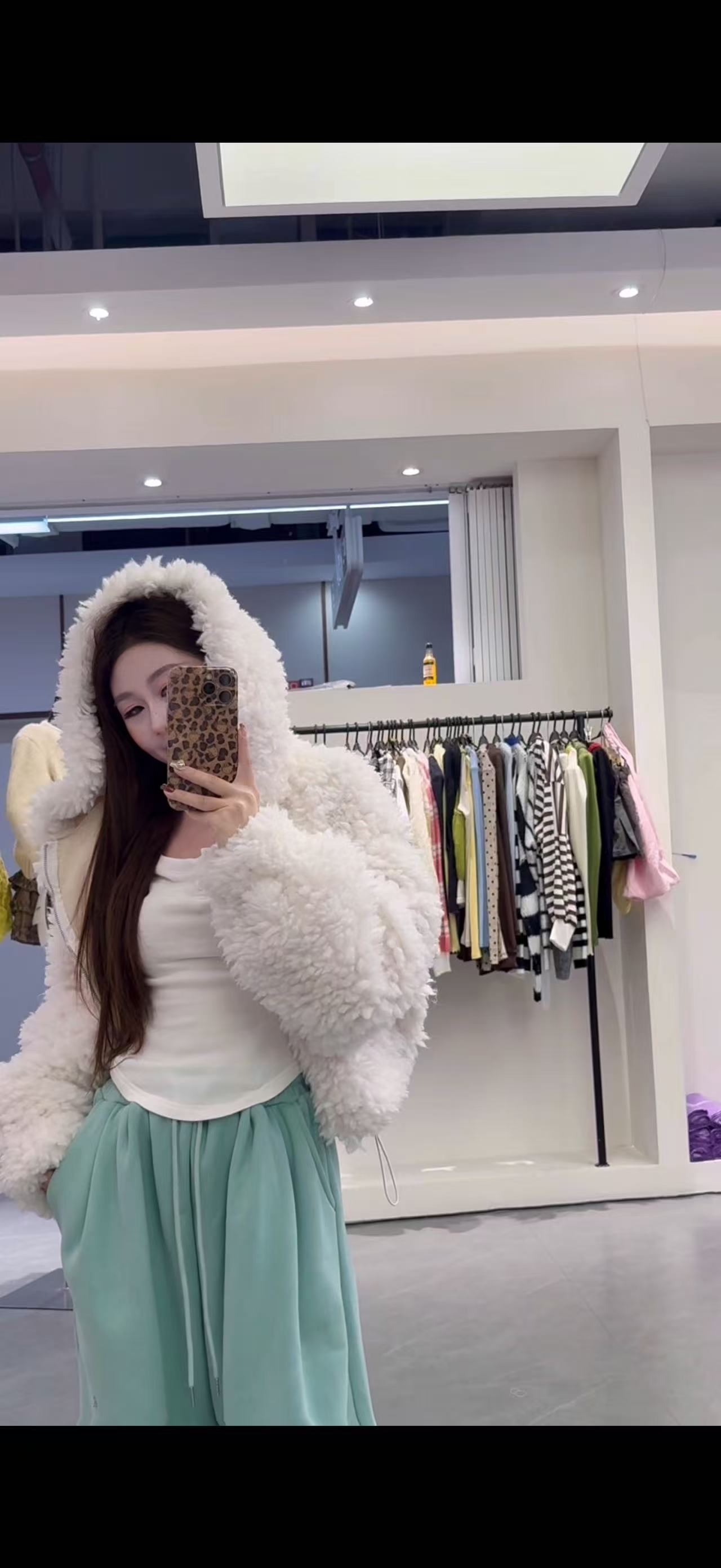 悠悠 泡菜定制宽松显瘦连帽拉链高高毛毛一体加厚保暖外套