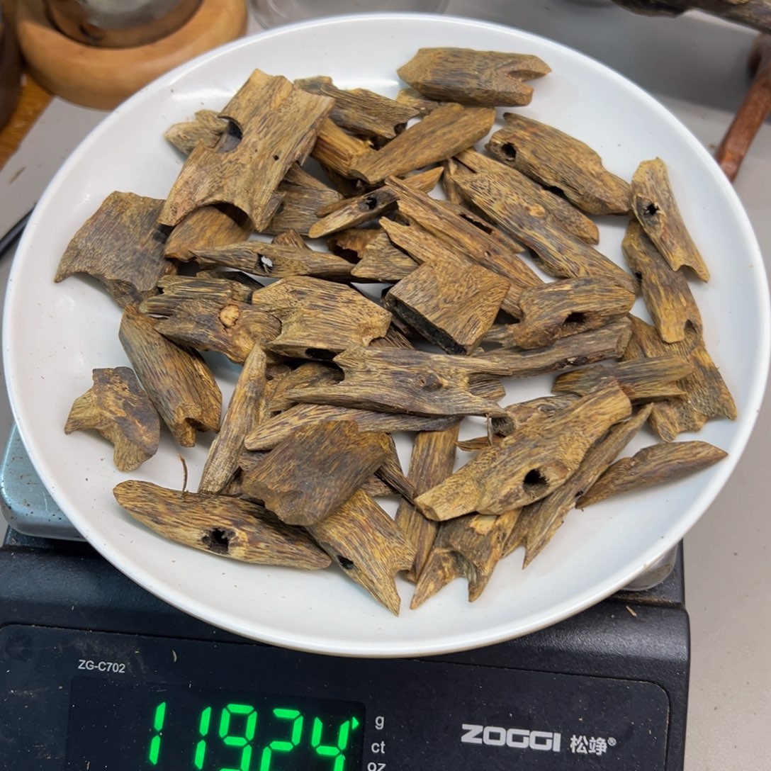 L***y沉香碎屑沉香乌身圆叶原材料119克