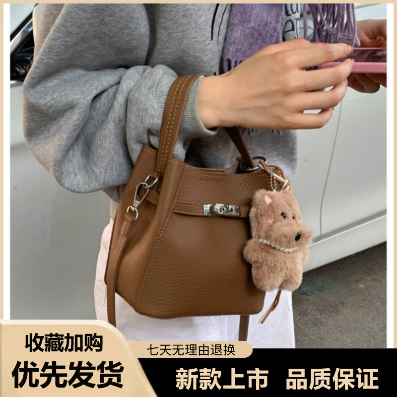 复古手提包包女秋冬2025新款时尚通勤水桶包轻奢小众高级感斜挎包