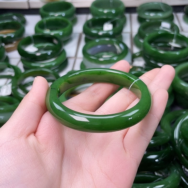 和田玉（碧玉）未镶嵌手镯