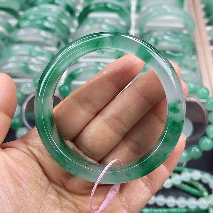 未镶嵌手镯石英质玉