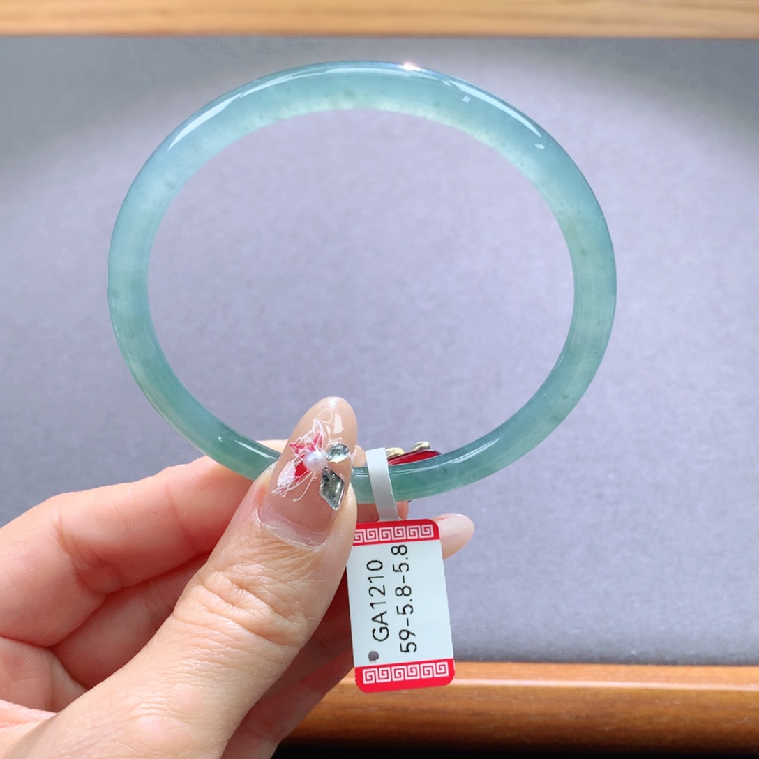 翡翠手镯未镶嵌天然翡翠手镯叮当镯