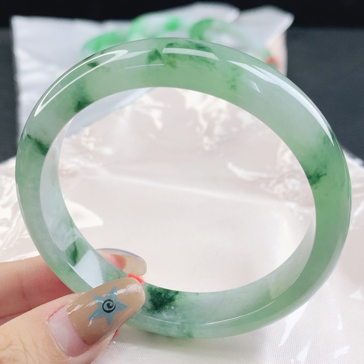 翡翠未镶嵌手镯缅甸60.7冰种飘绿花正圈