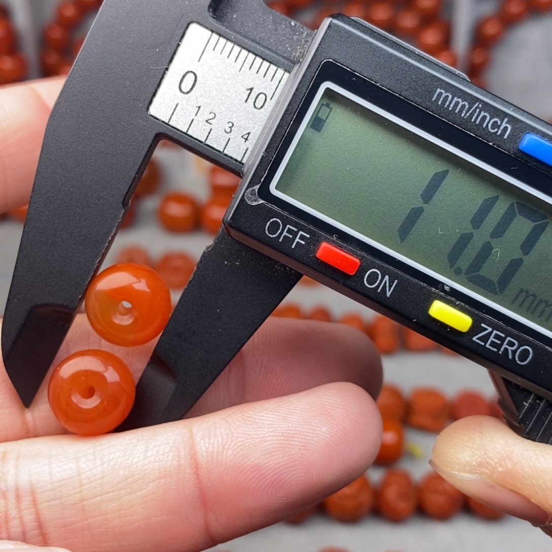 南红玛瑙配饰未镶嵌有瑕疵