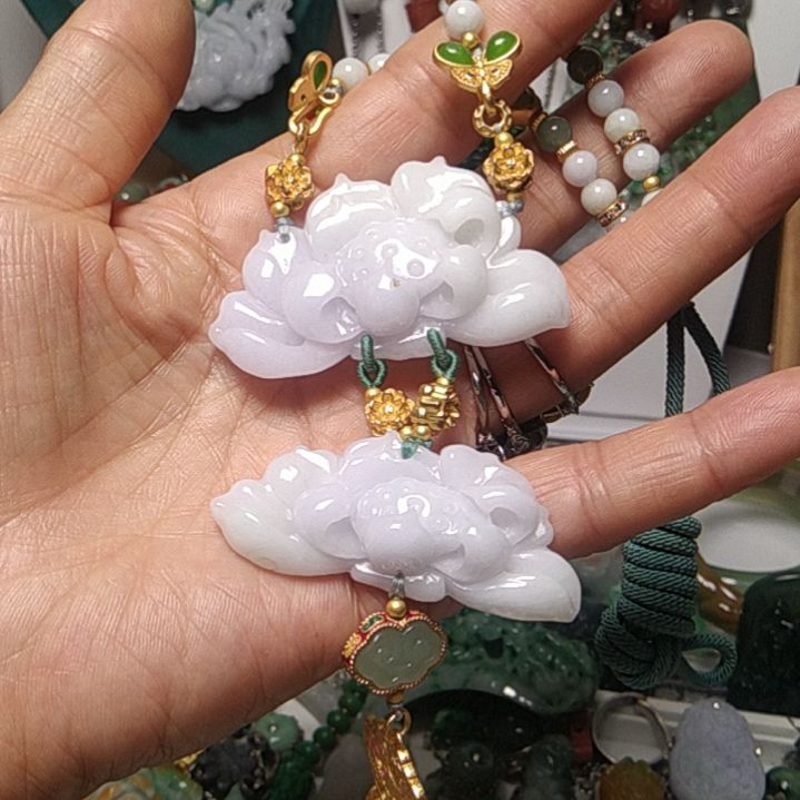 翡翠吊坠(赠链)未镶嵌