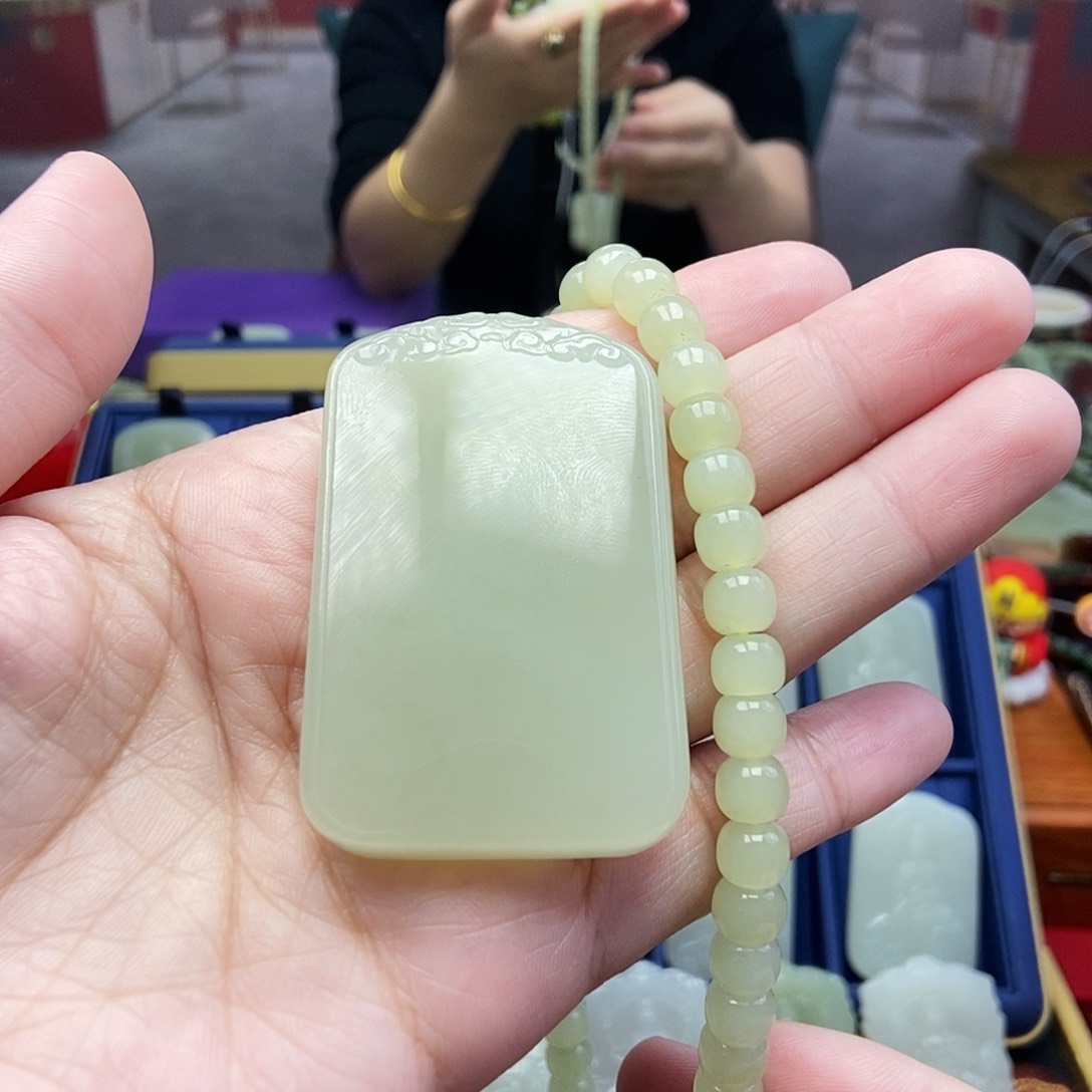 和田玉颈饰未镶嵌爱****鸟