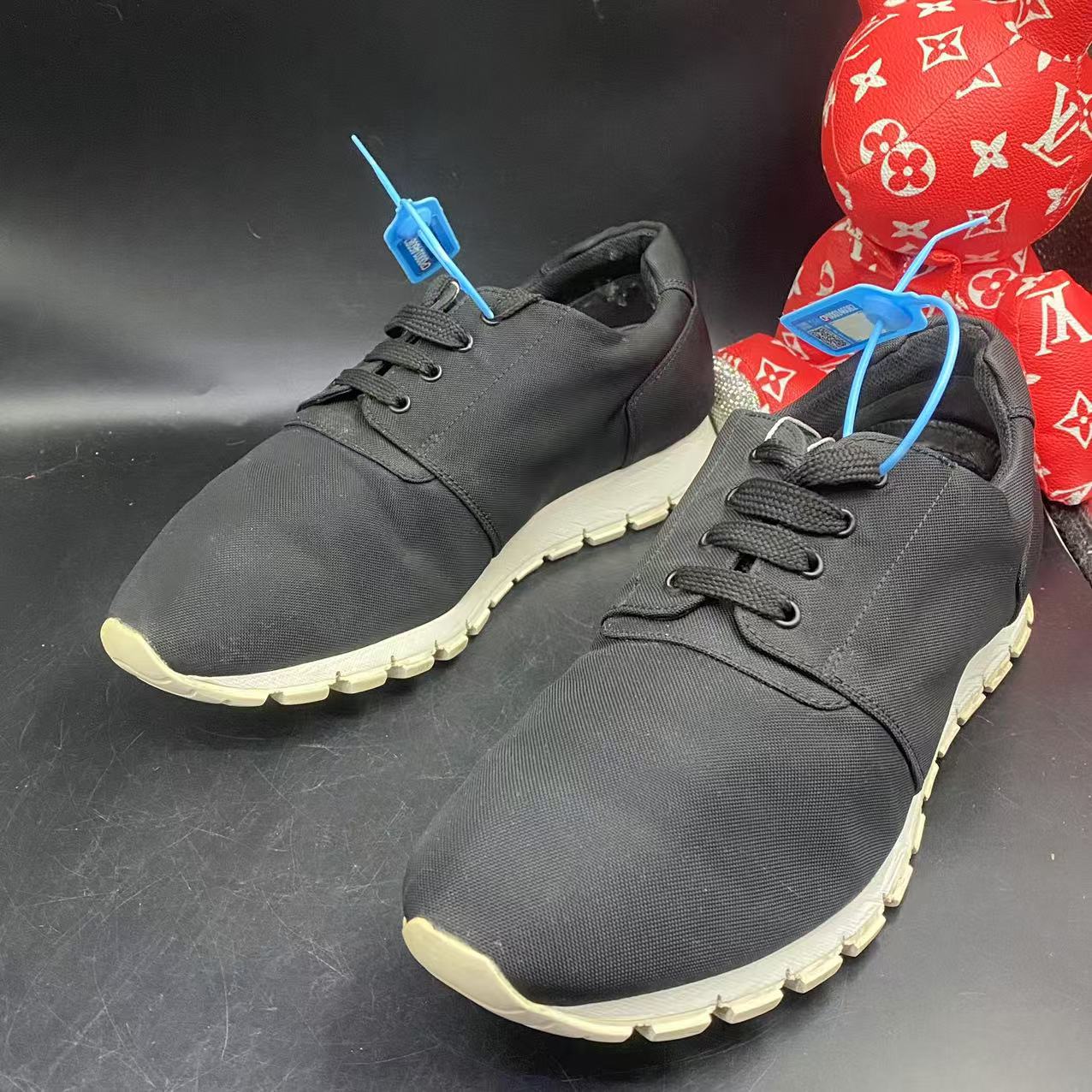 95新 Prada/普拉达 【聚星福利】男休闲舒适黑色网面运动鞋42欧码