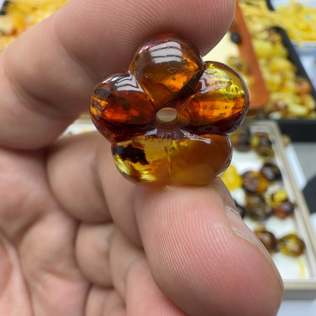 琥珀未镶嵌裸石2.97克微烤微瑕