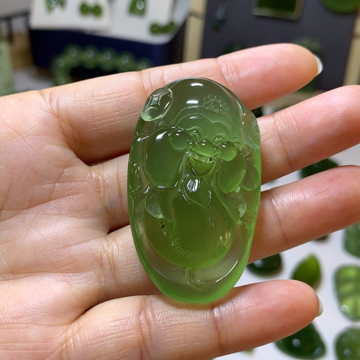 岫玉未镶嵌颈饰吊坠