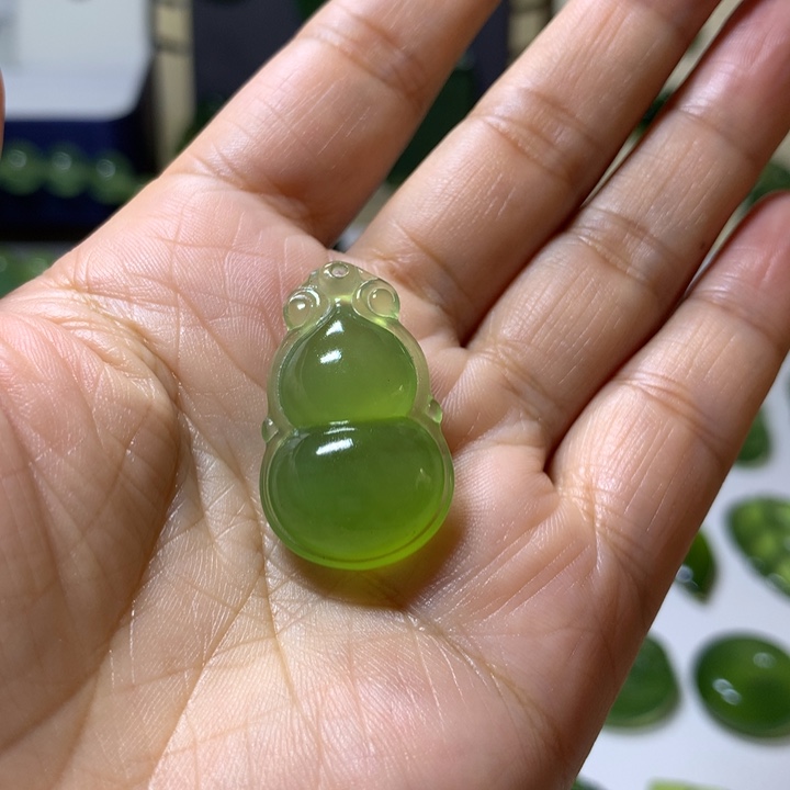 未镶嵌岫玉颈饰吊坠