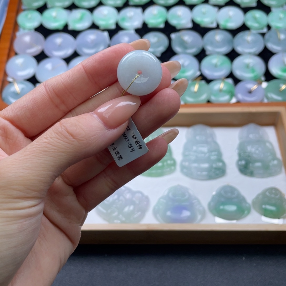 翡翠未镶嵌颈饰平安扣