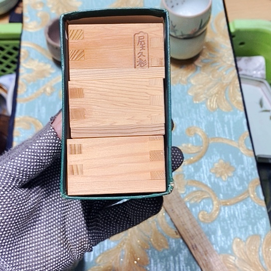 瓷片新年快乐。万事如意