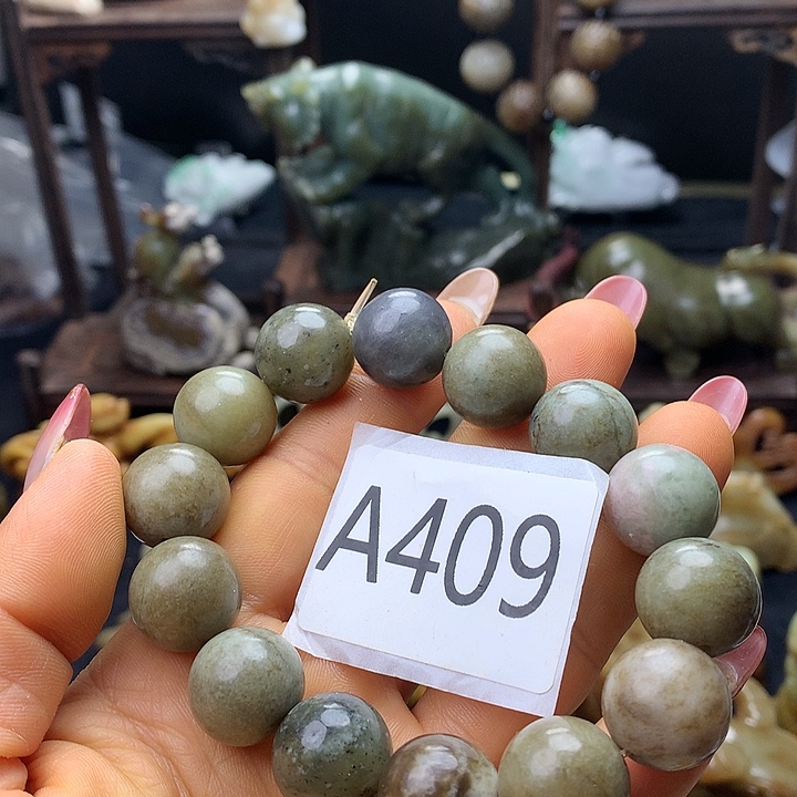 和田玉未镶嵌车挂